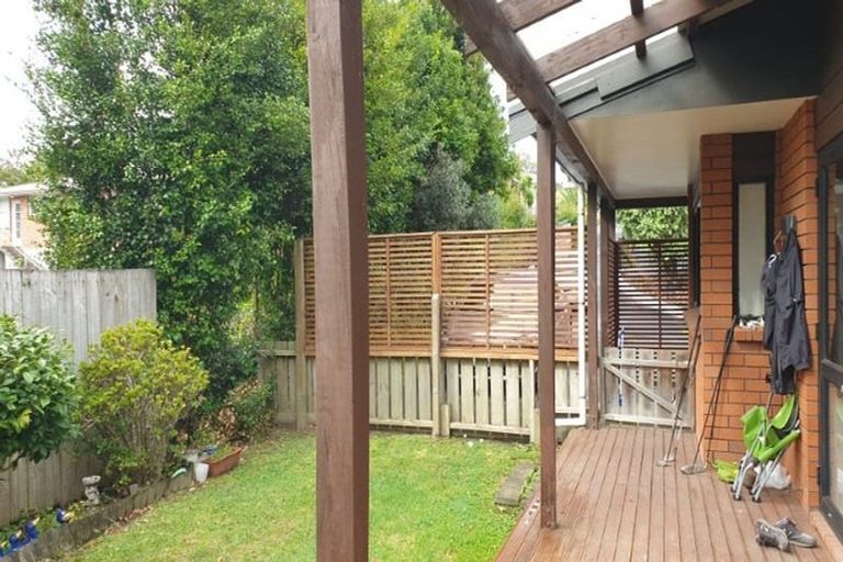 Photo of property in 1/23 Bond Crescent, Forrest Hill, Auckland, 0620