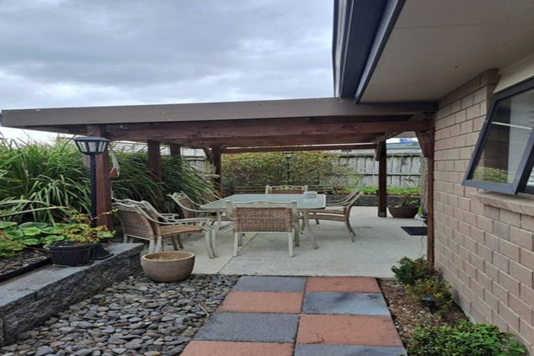 Photo of property in 2 Kirikiri Drive, Papakura, 2110