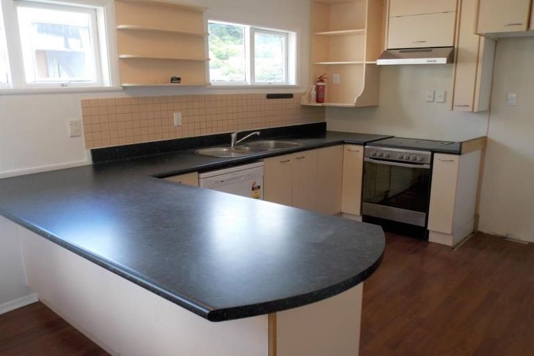 Photo of property in 142 Parkvale Road, Karori, Wellington, 6012