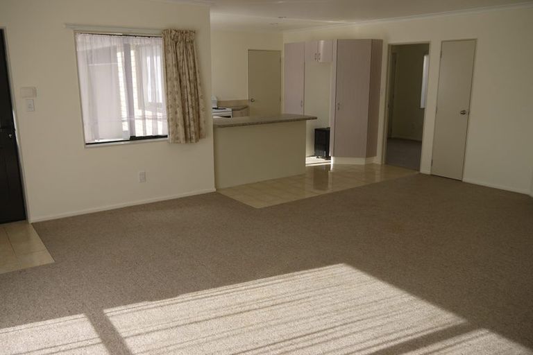 Photo of property in 70 Sturges Road, Henderson, Auckland, 0612
