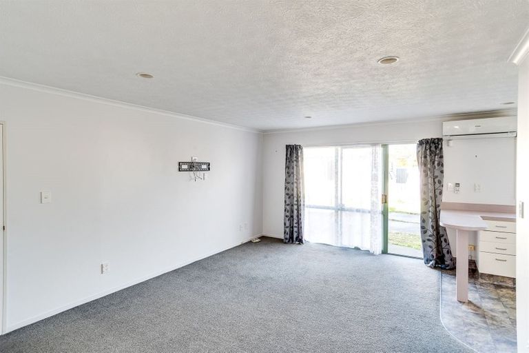 Photo of property in 2/13 Ted Harpur Place, Onekawa, Napier, 4110