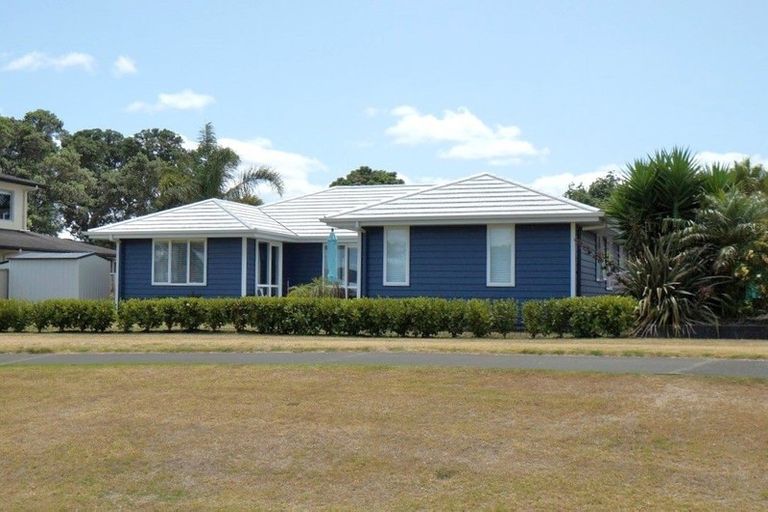 Photo of property in 9 Barbados Way, One Tree Point, 0118
