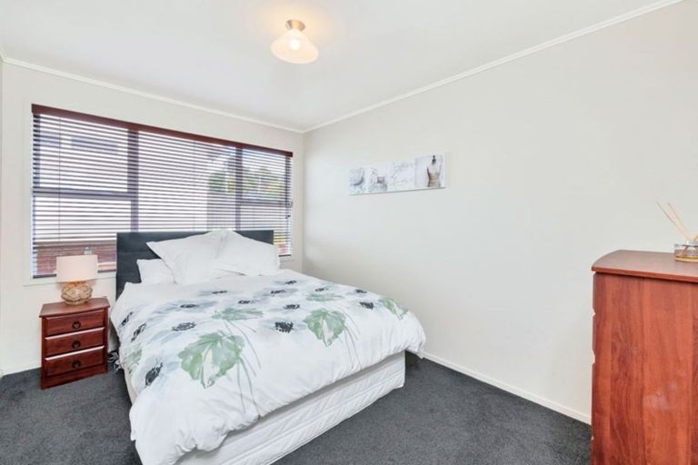 Photo of property in 6 Windsor Place, Windsor Park, Auckland, 0630