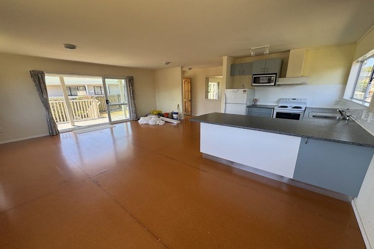 Photo of property in 72 Queens Road, Waikanae Beach, Waikanae, 5036