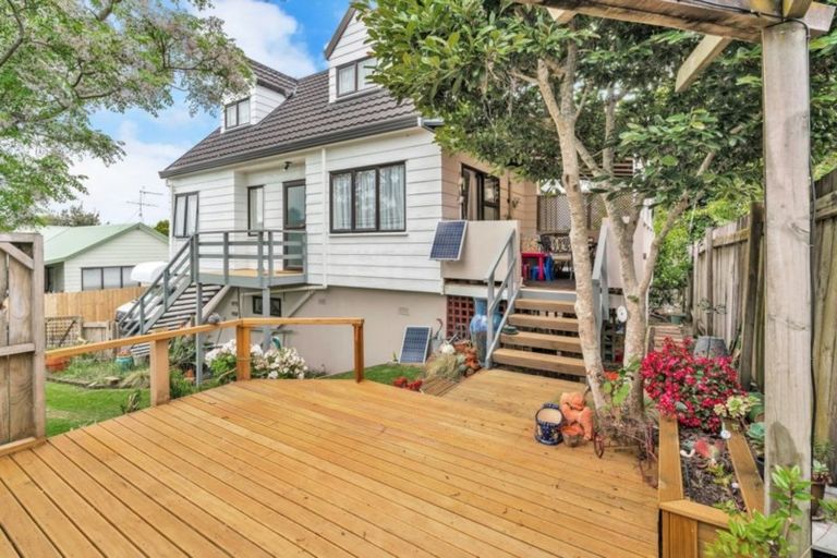 Photo of property in 1/136 Bradbury Road, Botany Downs, Auckland, 2010