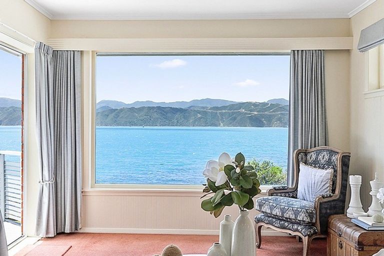 Photo of property in 283 Karaka Bay Road, Karaka Bays, Wellington, 6022