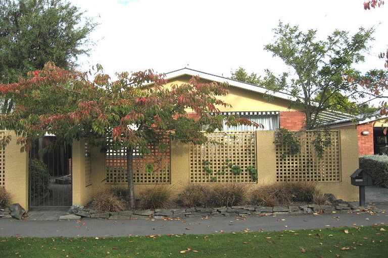 Photo of property in 27 Newbridge Place, Ilam, Christchurch, 8041