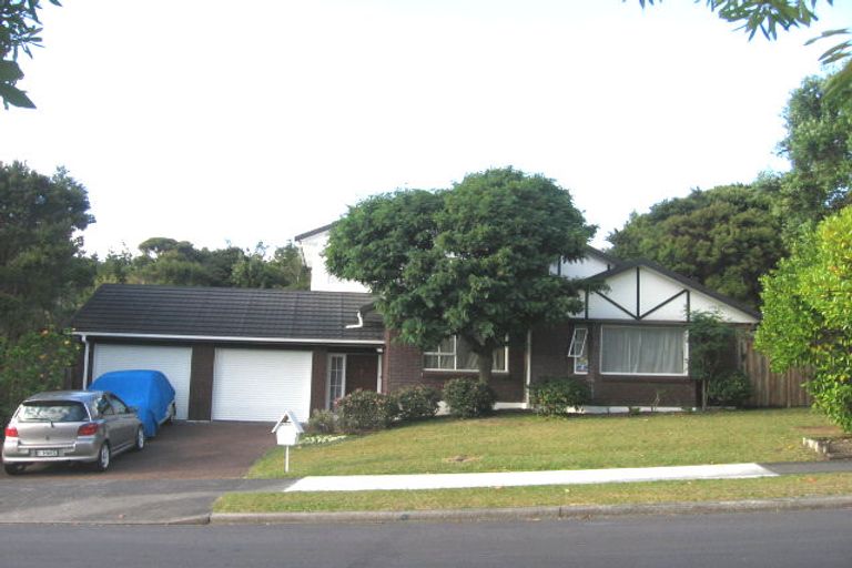 Photo of property in 13 Ravenstone Place, Chatswood, Auckland, 0626