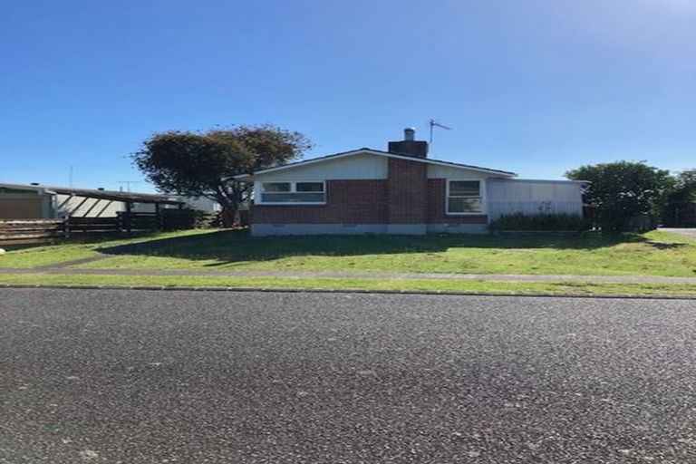 Photo of property in 32 Gainsborough Street, Manurewa, Auckland, 2102