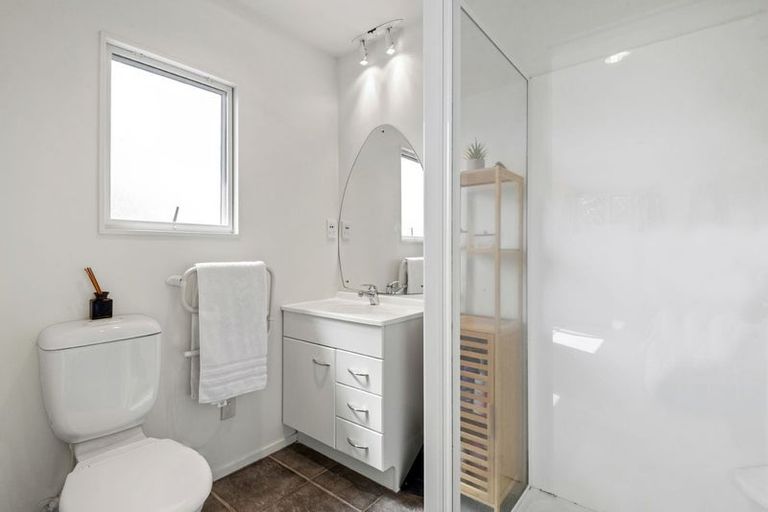 Photo of property in 8 Greenleaf Way, Northcross, Auckland, 0630