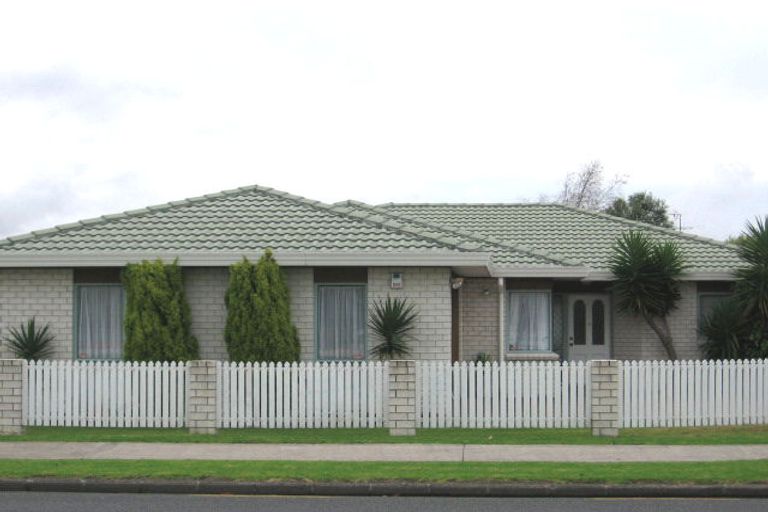 Photo of property in 21 Sturges Road, Henderson, Auckland, 0612