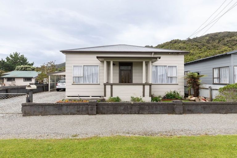 Photo of property in 71 Fox Street, Cobden, Greymouth, 7802