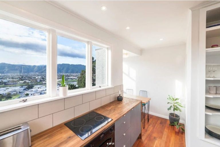 Photo of property in 27 Miromiro Road, Normandale, Lower Hutt, 5010