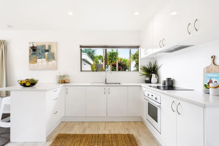 Photo of property in 1/9 Rewarewa Road, Te Atatu Peninsula, Auckland, 0610