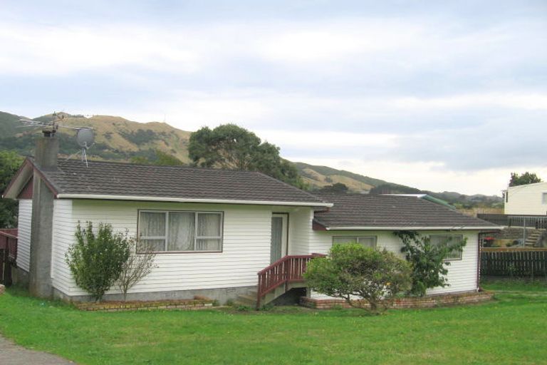 Photo of property in 17 Bell Street, Tawa, Wellington, 5028