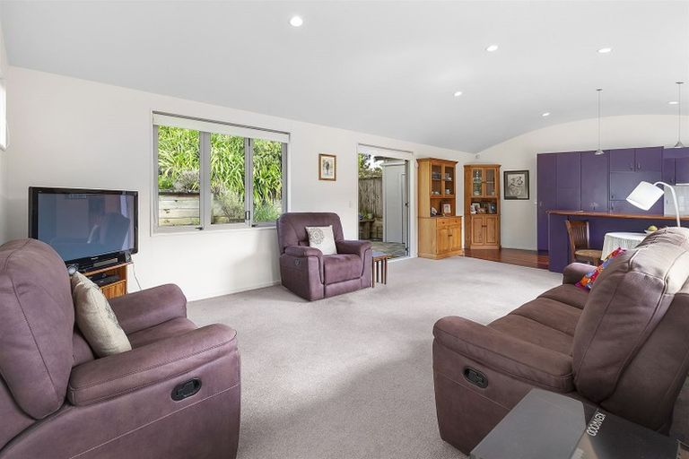 Photo of property in 2 Reserve Road, Plimmerton, Porirua, 5026