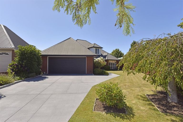 Photo of property in 11 Thornwood Place, Redwood, Christchurch, 8051