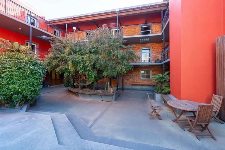 Photo of property in 10/2 Manor Place, Dunedin Central, Dunedin, 9016