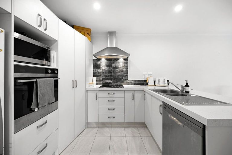 Photo of property in 22 Ladeira Place, Fitzroy, Hamilton, 3206