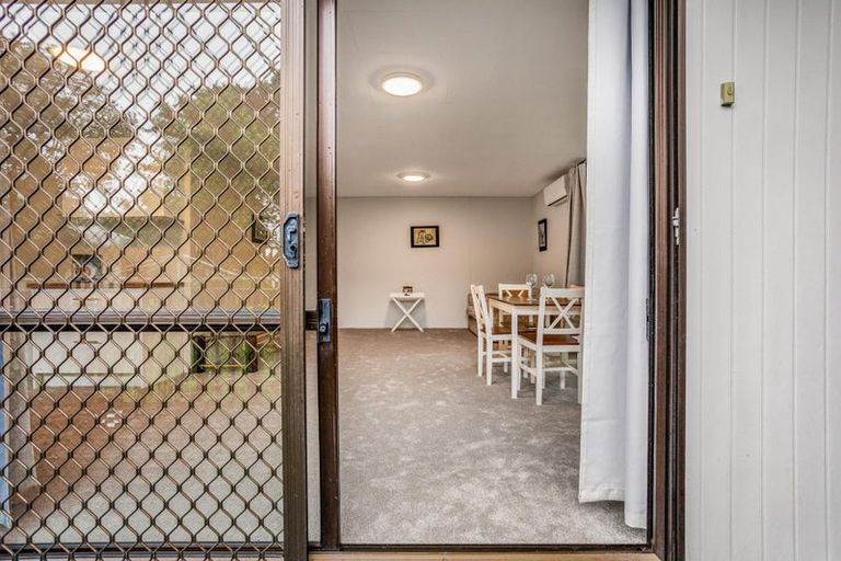 Photo of property in 2/5 Compass Place, Te Atatu Peninsula, Auckland, 0610