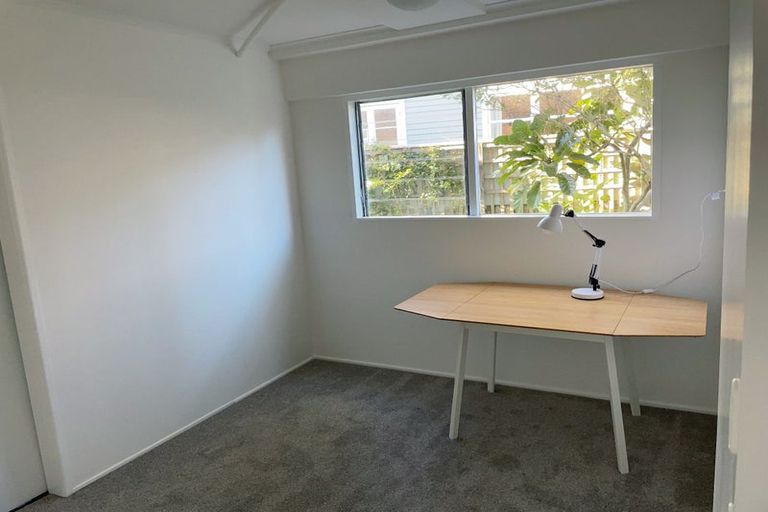 Photo of property in 90 Hillcrest Avenue, Hillcrest, Auckland, 0627