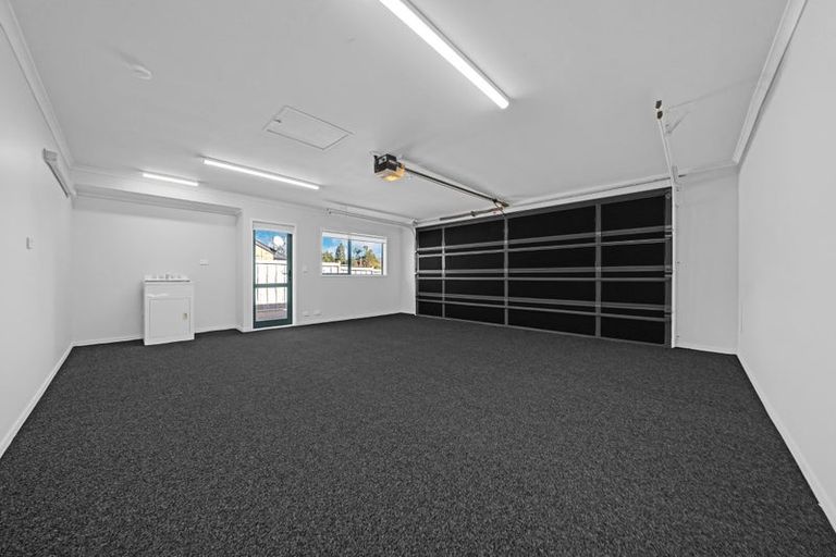 Photo of property in 3 Russett Grove, Henderson, Auckland, 0612