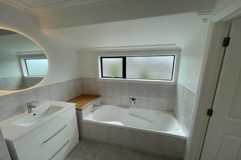 Photo of property in 1/12 Richards Avenue, Forrest Hill, Auckland, 0620