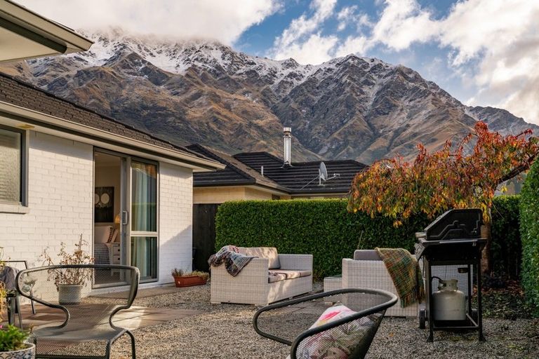 Photo of property in 2 Alluvial Court, Arthurs Point, Queenstown, 9371