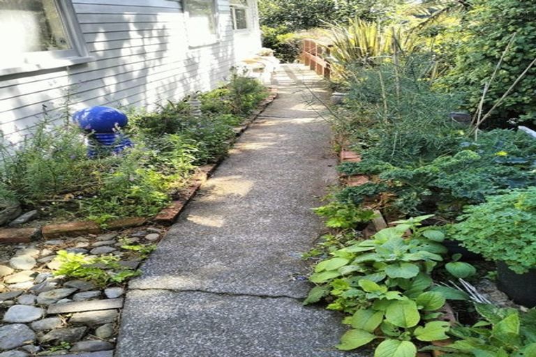 Photo of property in 30 Mark Avenue, Paparangi, Wellington, 6037