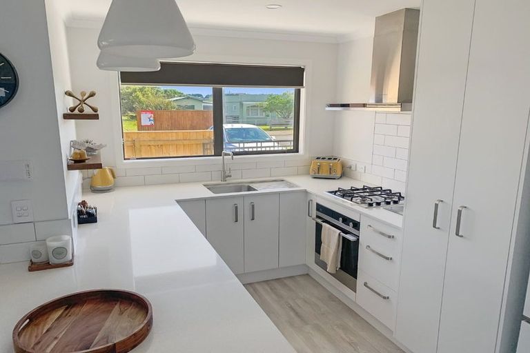 Photo of property in 50 Pratt Avenue, Foxton Beach, Foxton, 4815