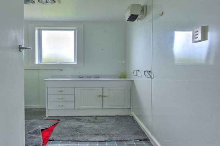 Photo of property in 129 Seaward Road, Edendale, 9825