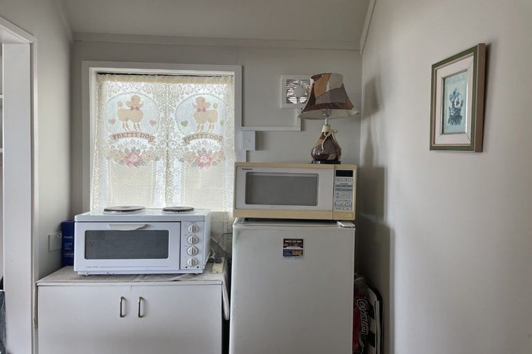 Photo of property in 204 Mellons Bay Road, Mellons Bay, Auckland, 2014