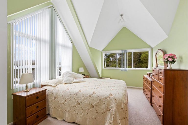 Photo of property in 83 Stillwater Crescent, Stillwater, Silverdale, 0993