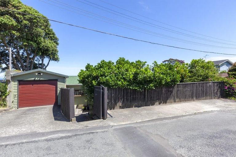 Photo of property in 12 Karekare Road, Raumati South, Paraparaumu, 5032