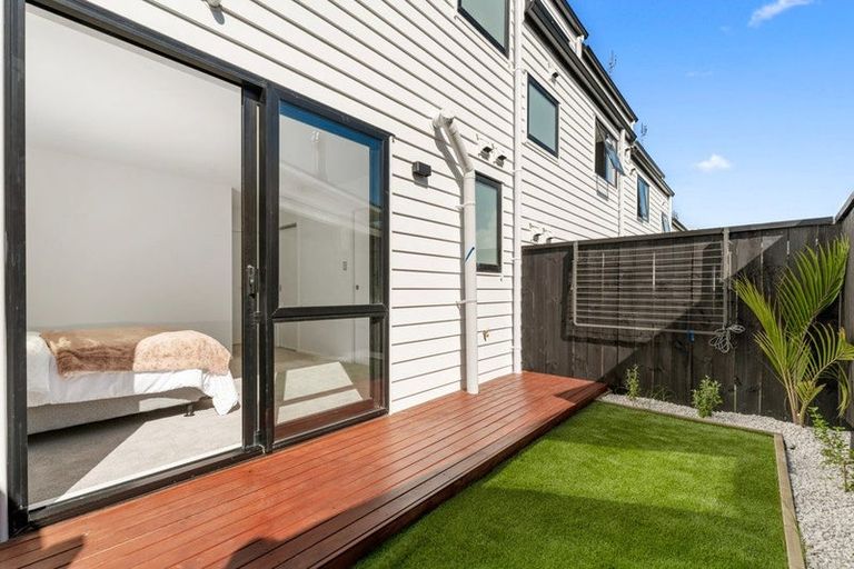 Photo of property in 8/18 Sylvan Crescent, Te Atatu South, Auckland, 0610