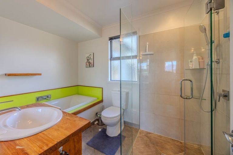 Photo of property in 208 Warren Street, Wanaka, 9305