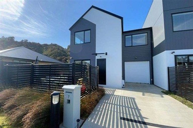 Photo of property in 7 Desert Gold Lane, Wallaceville, Upper Hutt, 5018