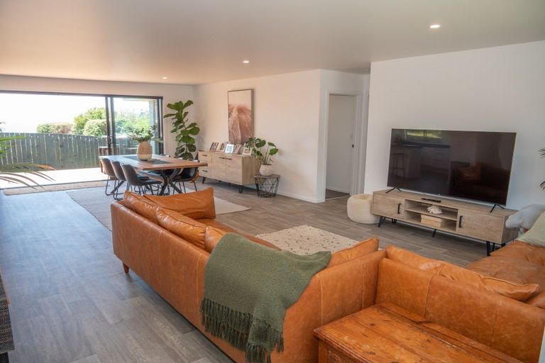 Photo of property in 24 Dudley Crescent, Cable Bay, 0420