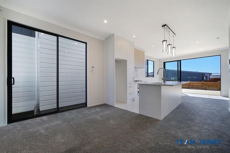 Photo of property in 14 Parahau Road, Papakura, 2110