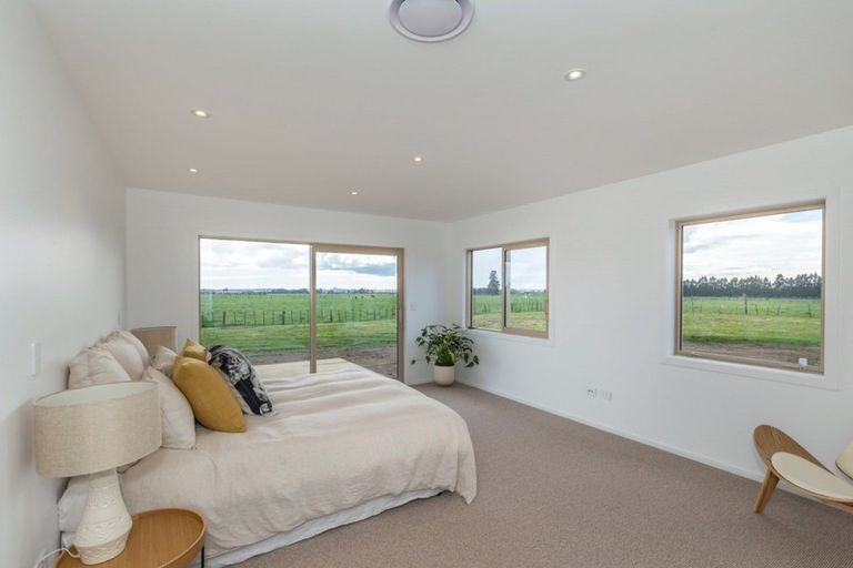 Photo of property in 435 Tararua Road, Levin, 5571