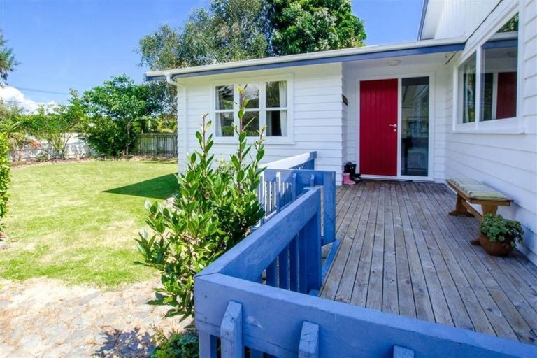 Photo of property in 65 Ngaio Road, Waikanae, 5036