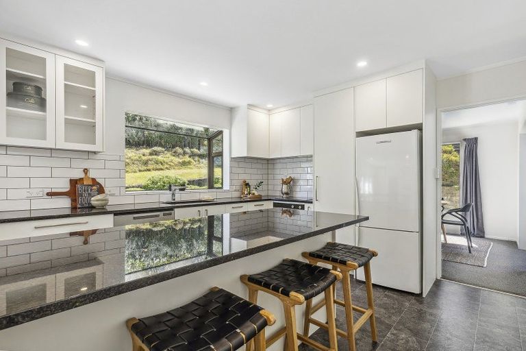 Photo of property in 11 Thatcher Crescent, Crofton Downs, Wellington, 6035