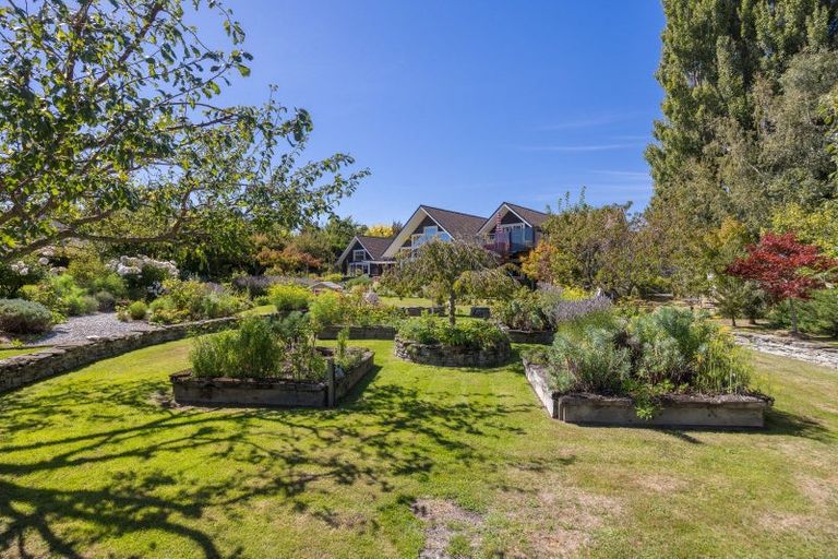 Photo of property in 270 Beacon Point Road, Wanaka, 9305