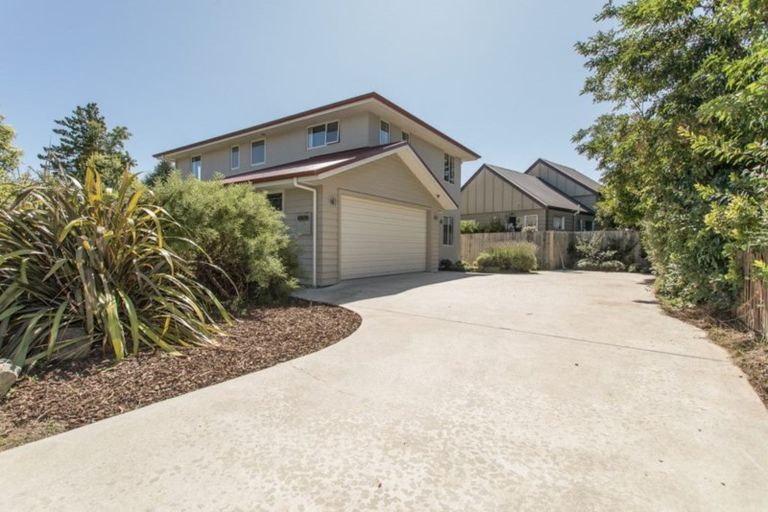 Photo of property in 32 Hunter Crescent, Wanaka, 9305