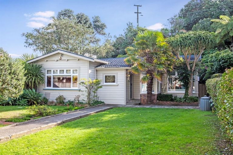 Photo of property in 5 Airlie Road, Plimmerton, Porirua, 5026