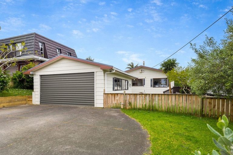Photo of property in 116 Whangaparaoa Road, Red Beach, 0932