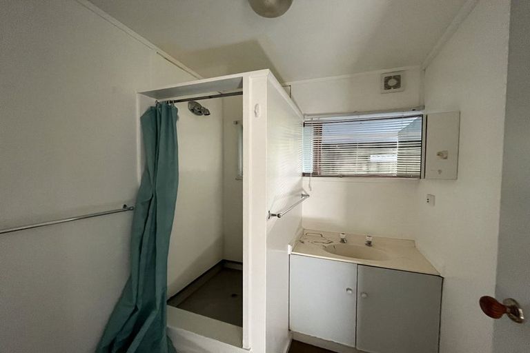 Photo of property in 1/35 D'oyly Drive, Stanmore Bay, Whangaparaoa, 0932