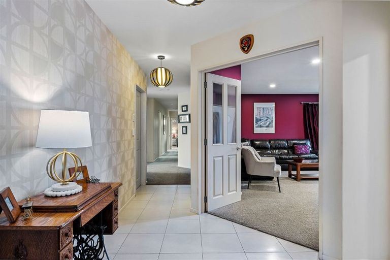 Photo of property in 17 Riverwood Boulevard, Redwood, Christchurch, 8051