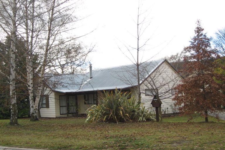 Photo of property in 6 Kowhai Drive, Wanaka, 9305