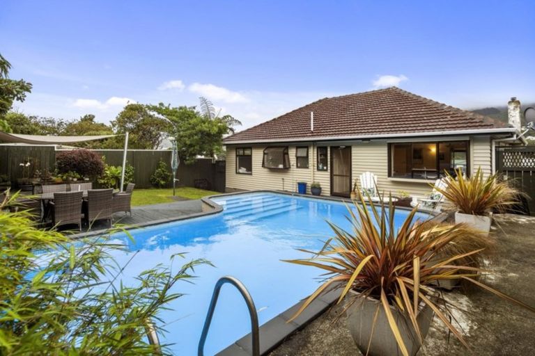 Photo of property in 24 Ranui Terrace, Tawa, Wellington, 5028